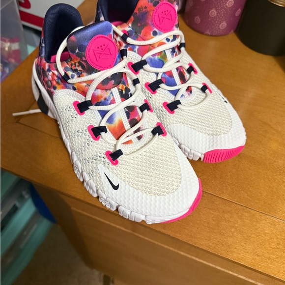 Women’s Nike Metcon 4 - Picture 1 of 3